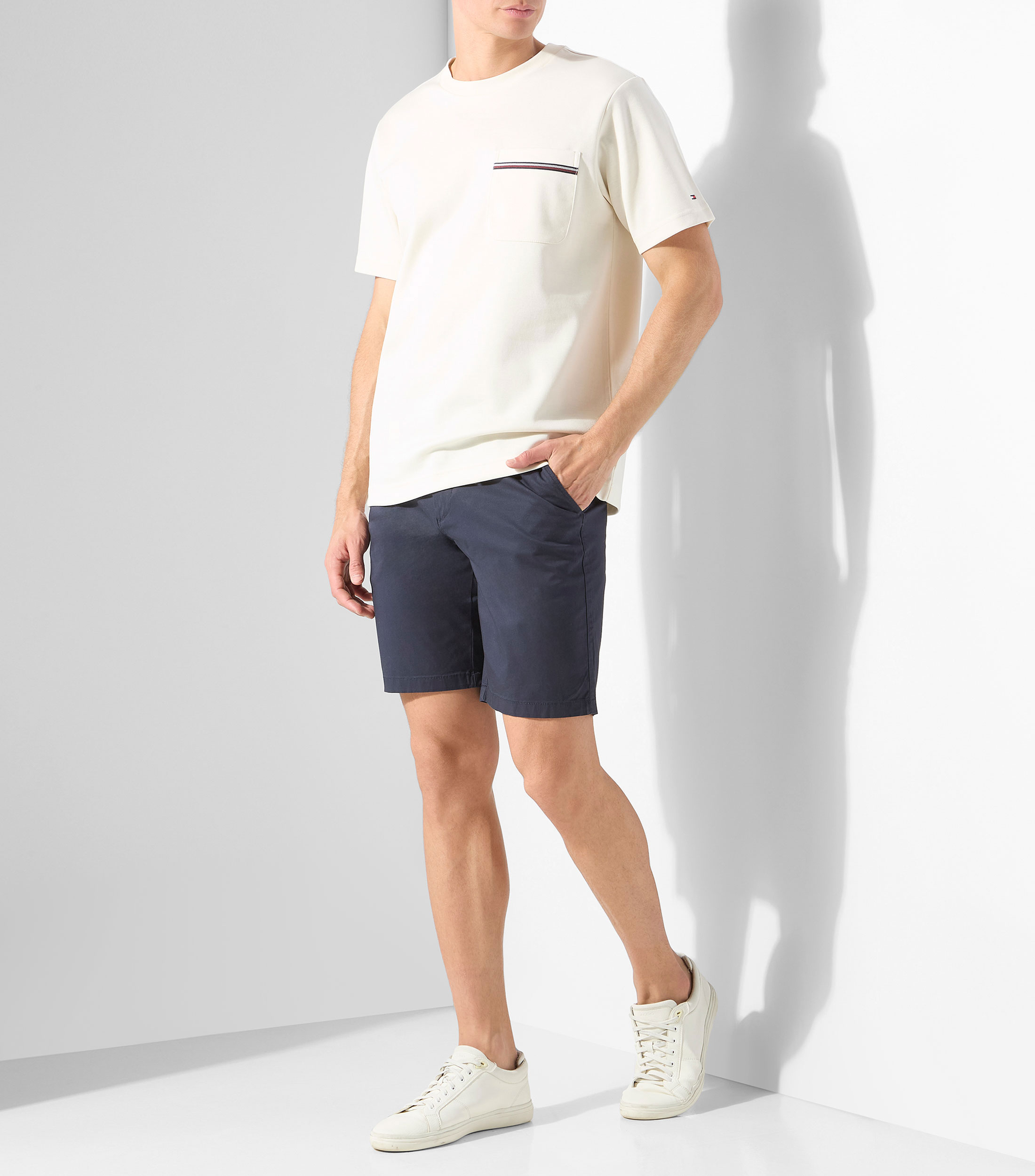 Playera cuello redondo manga corta con bolsillo Hombre